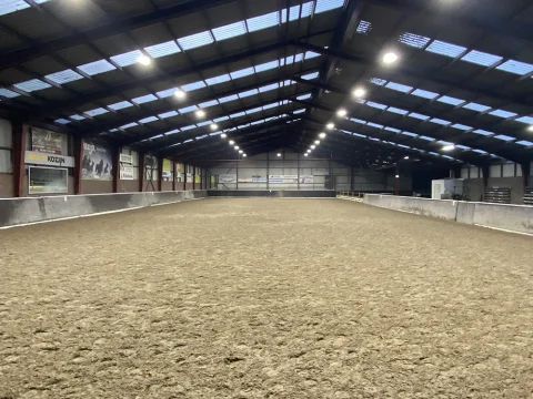 Riding School de Gouden Adelaar chooses the Essenz LED highbay